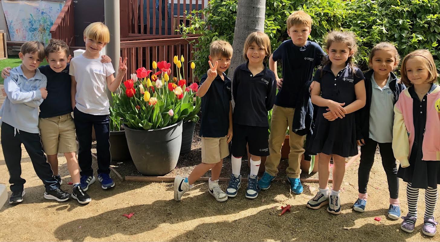 kids with tulips